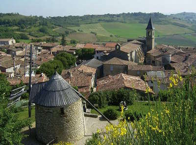 Lautrec plus beau village vue generale routes touristiques du tarn guide du tourisme midi pyrenees