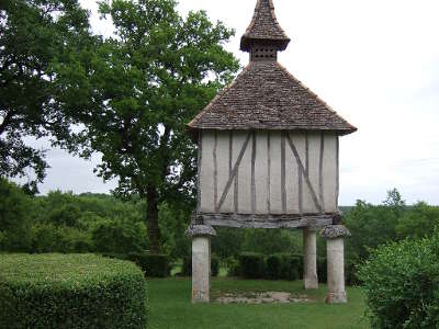 Lauzerte plus beau village pigeonnier a la sortie de lauzerte routes touristiques du tarn et garonne guide du tourisme midi pyrenees
