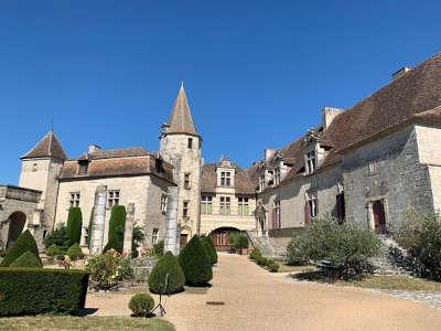 Lauzun chateau routes touristiques du lot et garonne guide du tourisme d aquitaine