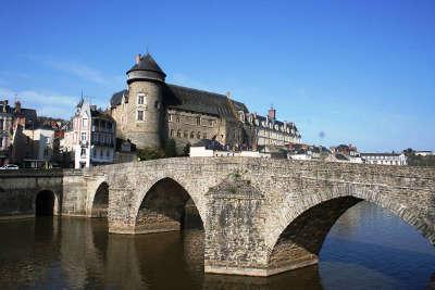 Laval le chateau routes touristiques de mayenne du tourisme du pays de la loire