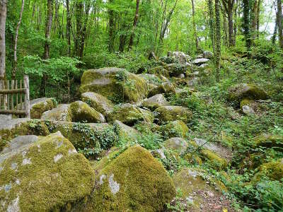 Le chapelet du diable a saint estephe parc naturel regional perigord limousin guide du tourisme de la dordogne aquitaine
