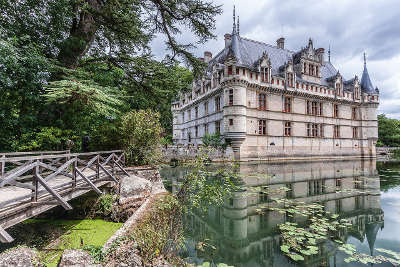 Le chateau d azay le rideau plus beau village routes touristiques dans l indre et loire guide du tourisme centre val de loire