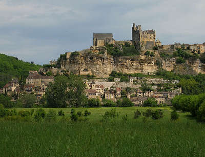 Le chateau de beynac les routes touristiques de dordogne guide du tourisme en nouvelle aquitaine