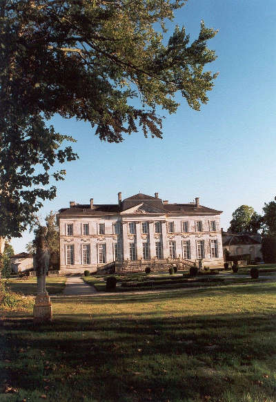 Le chateau de buzay route des tresors de saintonge guide du tourisme de la charente maritime