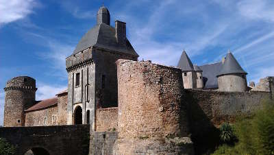 Le chateau de marconnay route des abbayes et monuments du haut poitou guide du tourisme de la vienne