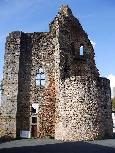 Le chateau de parc naturel regional perigord limousin guide du tourisme de la haute vienne limousin