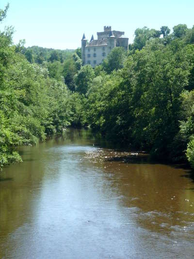 Le chateau de torsiac et l alagnon route dela vallee de l alagnon plus beaux villages de france routes touristiques de haute loire guide touristique auvergne