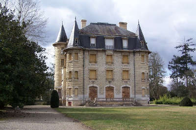 Le chateau du domaine de chavat jardin remarquable routes touristiques en gironde guide du tourisme nouvelle aquitaine