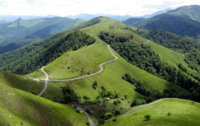 Le col bagargi route des cols des pyrenees guide du tourisme des pyrenees atlantiques aquitaine