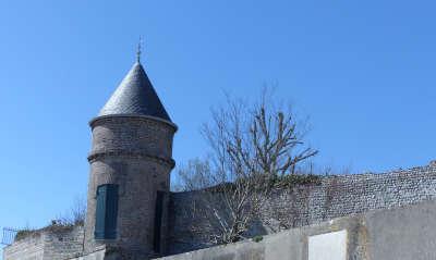 Le crotoy vestiges du chateau routes touristiques de la somme guide du tourisme de picardie