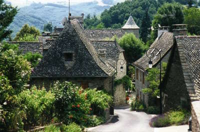 Le fel route des plus beaux villages cantaliens routes touristiques du cantal guide du tourisma auvergne