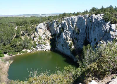 Le gouffre de l il doux parc naturel regional de la narbonnaise en mediterranee routes touristiques de aude le guide du tourisme d