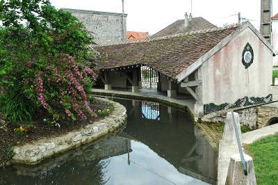 Le lavoir central de conde en brie route du champagne vallee de la marne ouest 1