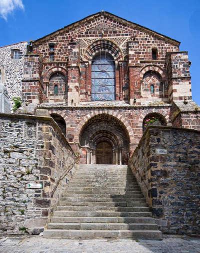 Le monastier sur gazeille eglise abbatiale saint theofrede routes touristiques de la haute loire guide touristique de l auvergne