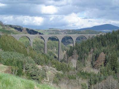 Le monastier sur gazeille viaduc de la recoumene routes touristiques de la haute loire guide touristique de l auvergne