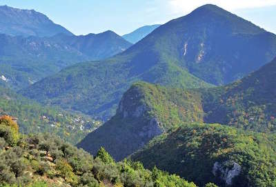 Le parc naturel regional des prealpes d azur guide du tourisme des alpes maritimes paca