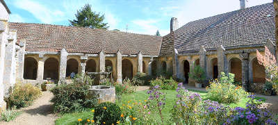 Le prieure de vausse routes touristiques dans l yonne guide du tourisme en bourgogne