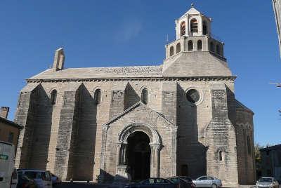 Le thor eglise notre dame du lac routes touristiques du vaucluse guide touristique de provence alpes cote d azur