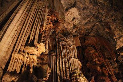 Le thor grottes de thouzon les routes touristiques du vaucluse guide touristique de provence alpes cote d azur