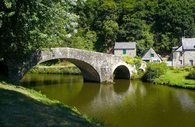 Lehon le pont sur la rance petite cite de caractere routes touristiques dans les cotes d armor guide du tourisme en bretagne