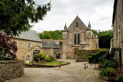 Lehon petite cite de caractere routes touristiques dans les cotes d armor guide du tourisme en bretagne