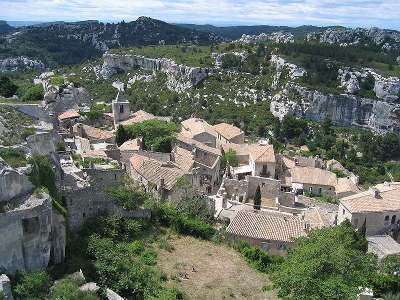 Les baux de provence plus beau village routes touristiques des bouches du rhone guide du tourisme de paca