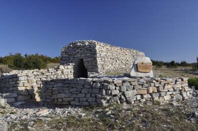 Les cazelles de campestre routes touristique de l herault guide du tourisme du languedoc roussillon