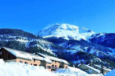 Les esquirousses a arvieux village de vacances hivers routes touristiques des hautes alpes touristique guide du tourisme de la provence alpes cote d azur