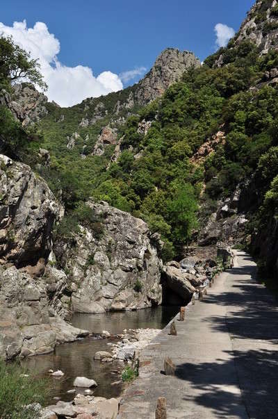 Les gorges d heric le parc naturel regional du haut languedoc guide touristique en france