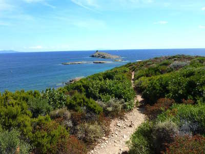 Les iles finocchiarola cap corse routes touristiques en haute corse guide du tourisme de la corse