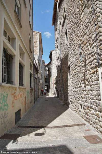 Les vans village de caractere ruelle routes touristiques de l ardeche guide du tourisme rhone alpes