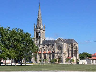 Lesparre medoc l eglise saint trelody route touristique de la gironde guide touristique de l aquitaine