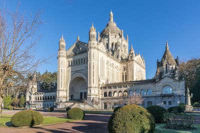 Lisieux basilique sainte therese routes touristiques du calvados guide touristique de normandie