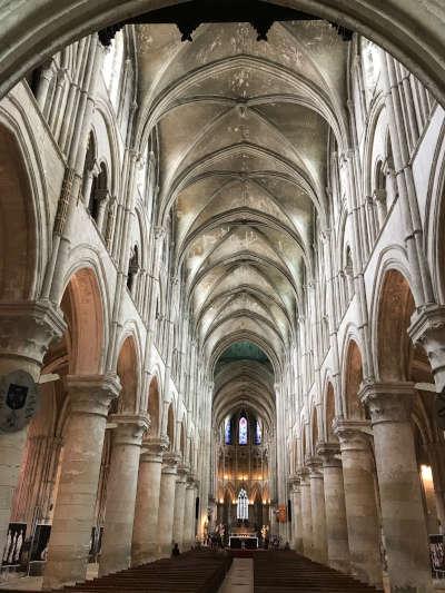 Lisieux cathedrale saint pierre la nef routes touristiques du calvados guide touristique de normandie