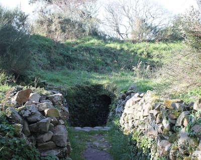 Locmariaquer tumulus du mane er hroeck road trip dans le morbihan guide touristique de la bretagne