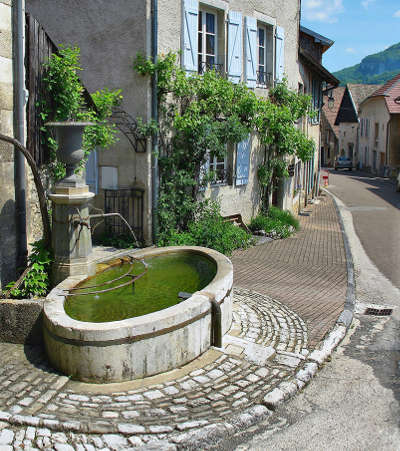 Lods la mairie plus beaux villages routes touristiques du doubs guide touristique franche comte