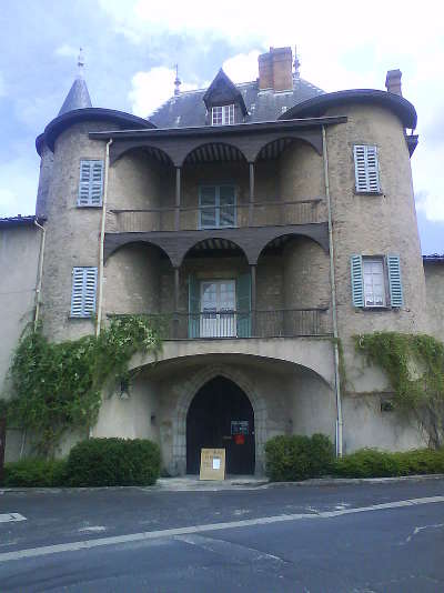 Logis abbatial de thiers le moutier route historique des chateau d auvergne guide du tourisme du haute loire