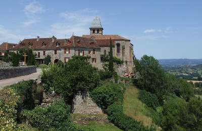 Loubressac plus beau village vue du village routes touristiques du lot guide touristique midi pyrenees