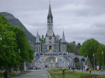 Lourdes basiliques notre dame du rosaire et de l immaculee conception routes touristique des hautes pyrenees guide du tourisme midi pyreneess