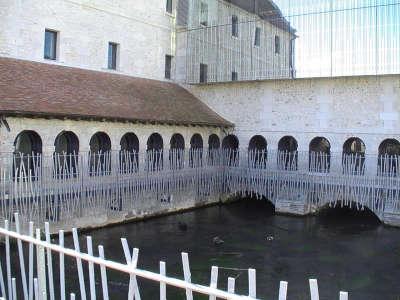 Louviers cloitre du couvent des penitents routes touristiques d e l eure guide touristique de la haute normandie