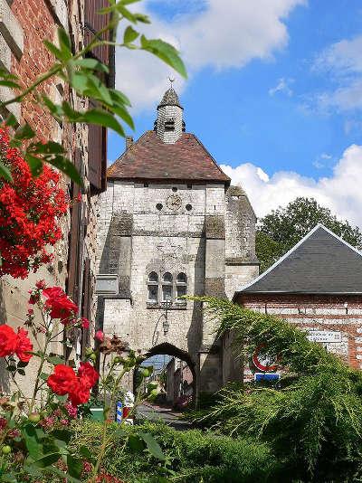 Lucheux le beffroi routes touristique de la somme guide du tourisme de picardie