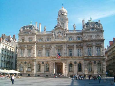 Lyon l hotel de ville dans la presqu ile de lyon routes touristiques du rhone guide du tourisme rhone alpes