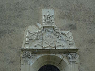Magne detail de la facade orientale de l eglise route des abbayes et monuments du haut poitou guide du tourisme de la vienne