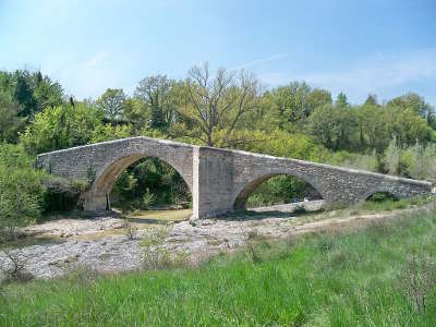 Mane villages et cite de caractere pont sur la laye routes touristique des alpes de haute provence guide du tourisme provence alpes cote d azur