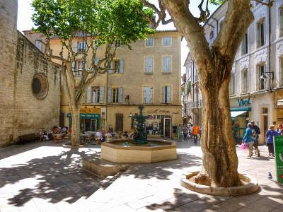 Manosque place routes touristique des alpes de haute provence guide du tourisme provence alpes cote d azur