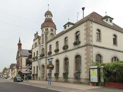 Marckolsheim vue de la rue du marechal foch route du rhin guide touristique du bas rhin