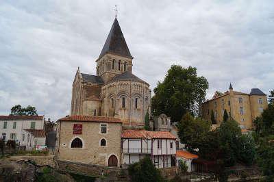 Mareuil sur lay dissais eglise saint sauveur routes touristiques de vendee du tourisme du pays de la loire