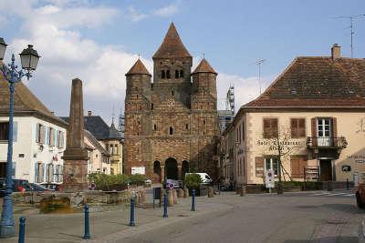 Marmoutier facade romane de l abbatiale route touristique du bas rhin guide du tourisme d alsace