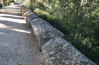 Mazan sarcophages monolithiques routes touristiques du vaucluse guide touristique de provence alpes cote d azur