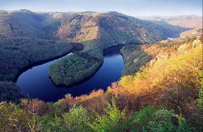 Meandre aux gorges de la sioule routes touristiques du puy de dome guide touristique auvergne